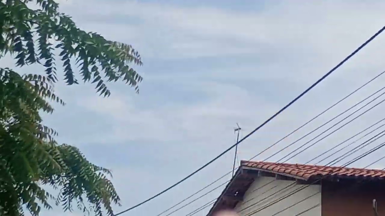 Avião passando nas nuvens em Trairi CE (Airbus A330-941)