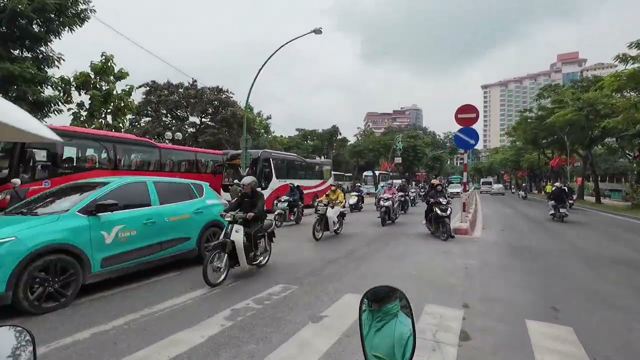 HANOI - secvente de pe seaua unei moto-taxi Grab