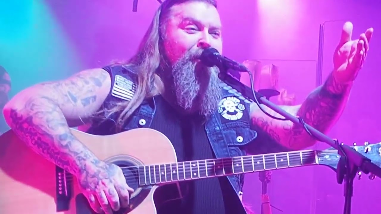 41   Škwor   Žďár nad Sázavou 19 11 2022 Za barevným sklem