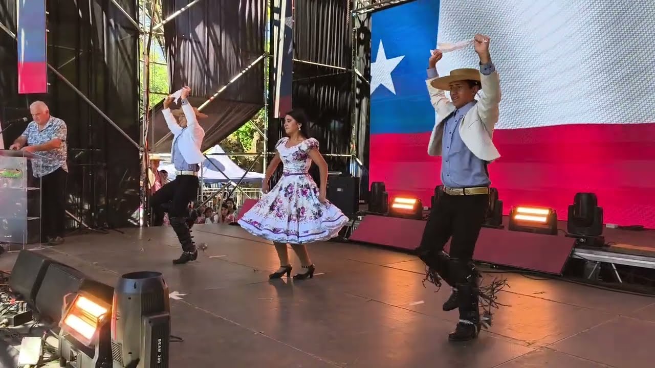 Agrupación entre espuelas y pañuelos de Cunco 