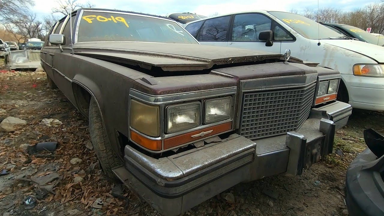 Найден на свалке лимузин Cadillac Brougham 1987 года выпуска.