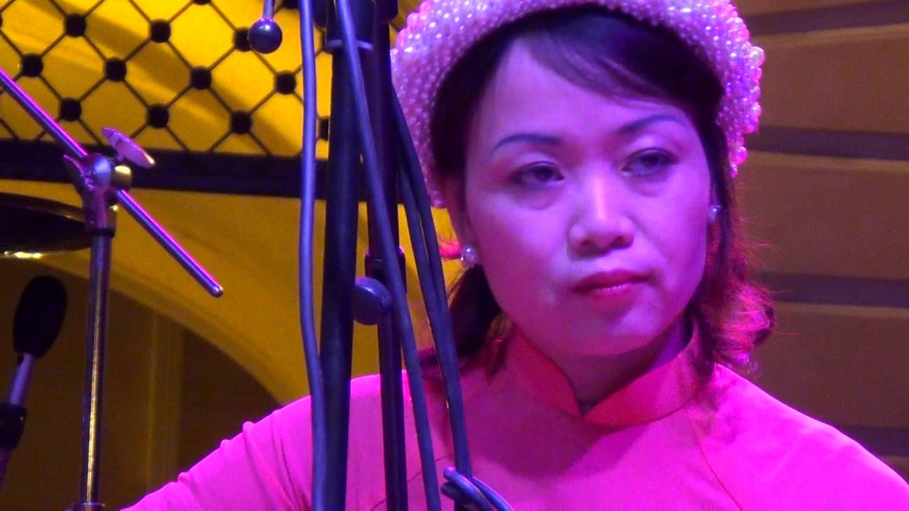 Thu. Вьетнамское трио. Việt Nam. Tradition. Folklore. Forum.
