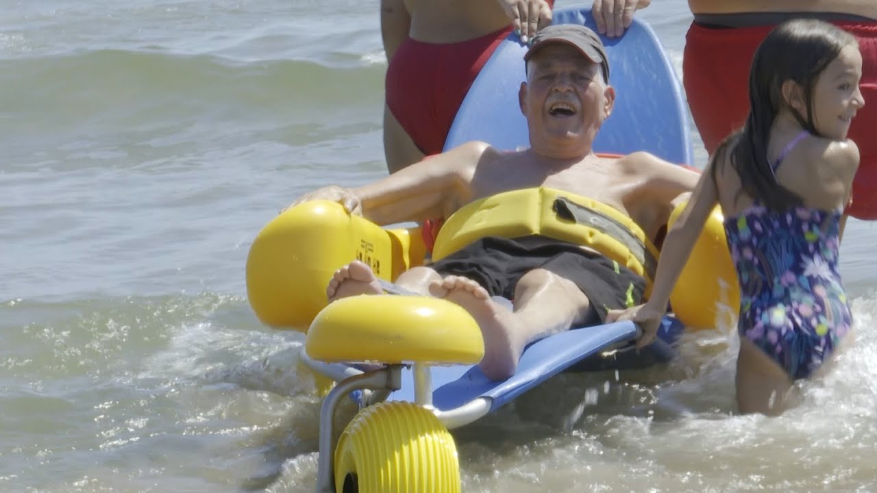 Valencia habilita 87 puntos accesibles en sus playas para personas con discapacidad funcional