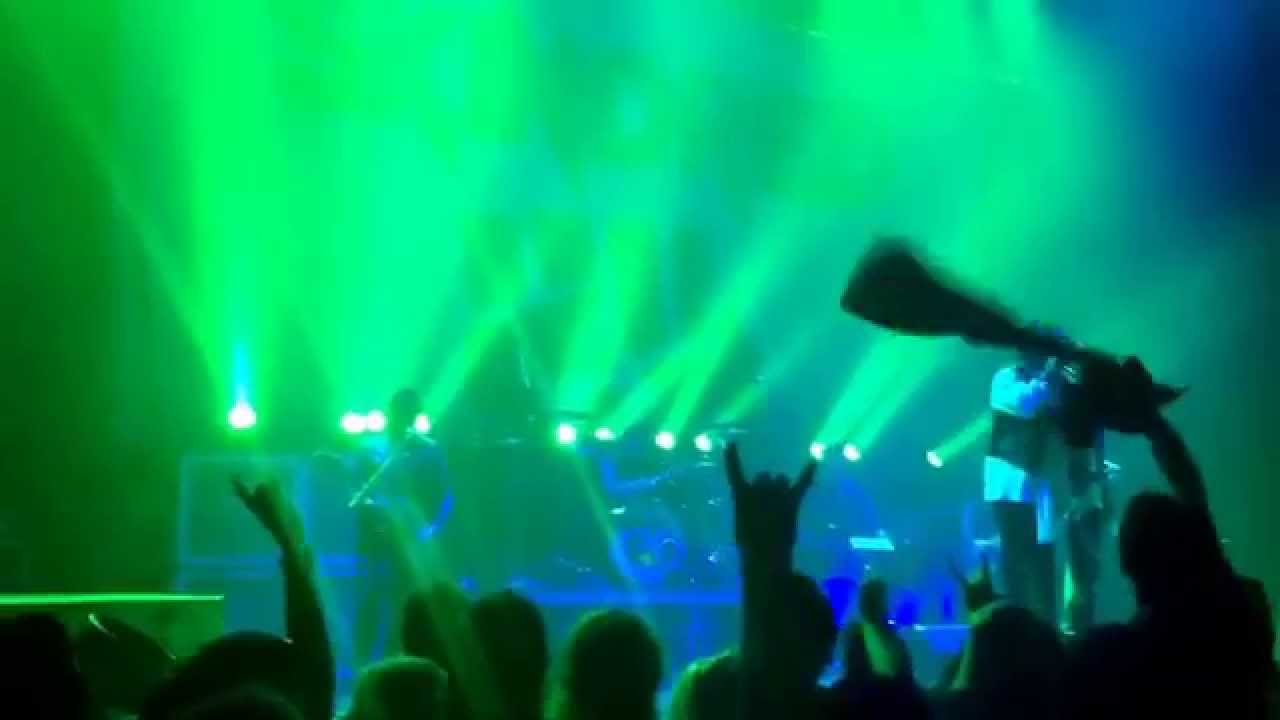 Skindred - Warning with S.O.A.D - Toxicity dubstep intro (Live 7/3/15 - Manchester Apollo)