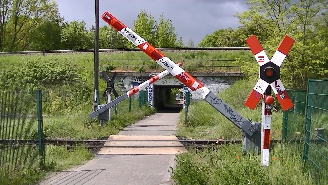 Spoorwegovergang Blankenfelde (D) // Railroad crossing // Bahnübergang