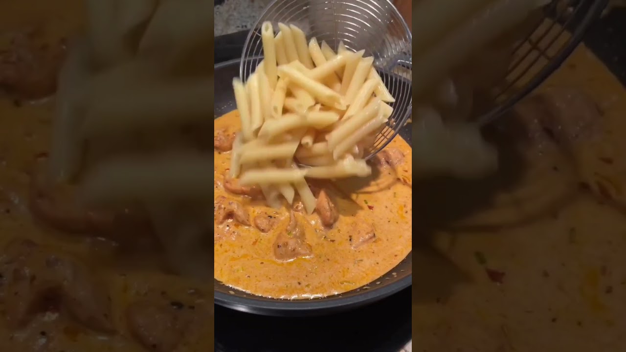 Creamy Sundried Tomato Pesto & Chicken Pasta #shorts #viral #pasta #italy