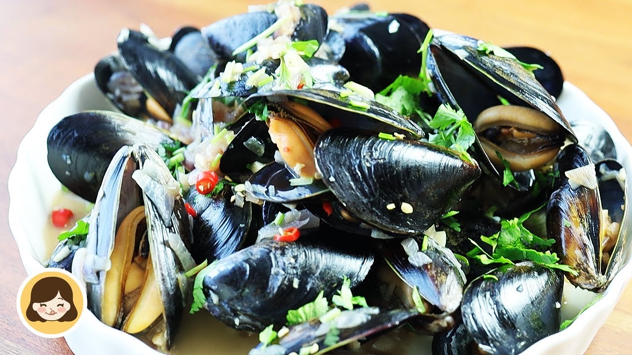 I never imagined mussels could be so delicious! I make this dish during holidays, Simple and fast!