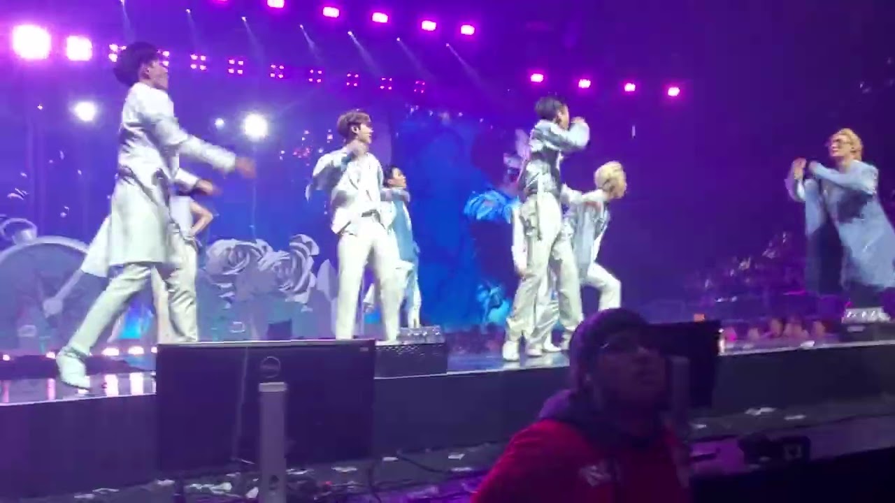 [THE FELLOWSHIP: BREAK THE WALL IN CHICAGO 2022] ATEEZ - ILLUSION + WAVE