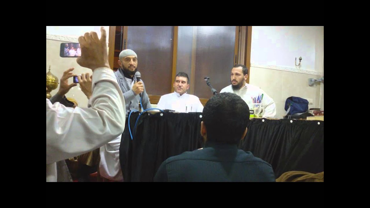 إسلام أحد الإسبانين بمدينة تطوان....الله أكبر ...