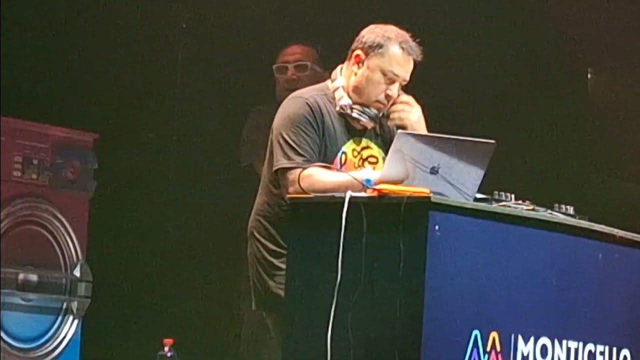 Chico Perez en apertura para el grupo Aqua en Gran arena monticello 14/10/2023