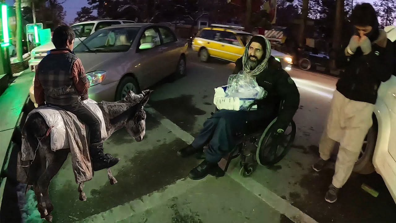 騎驢撿垃圾的小男孩，雪中賣紙的殘疾老人，他們拼盡全力也只是勉強活著【NO:328】