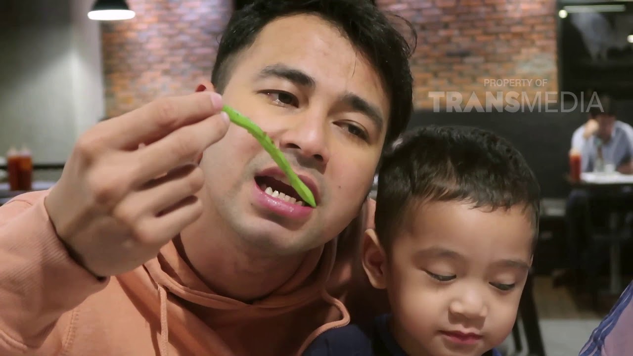 JANJI SUCI - Lucu !! Rafathar Di Ajarin Nge Vlog Sama Papa (21/4/18) Part 1