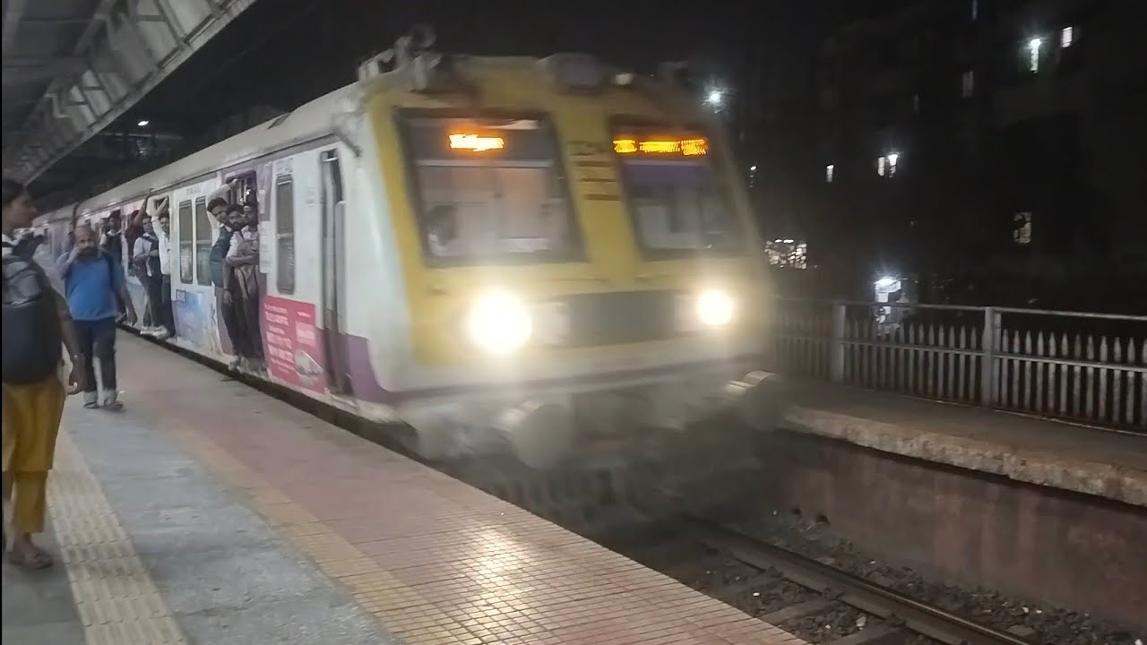Mumbai night local train rush public travel vlog | Indian railways station night local train video 