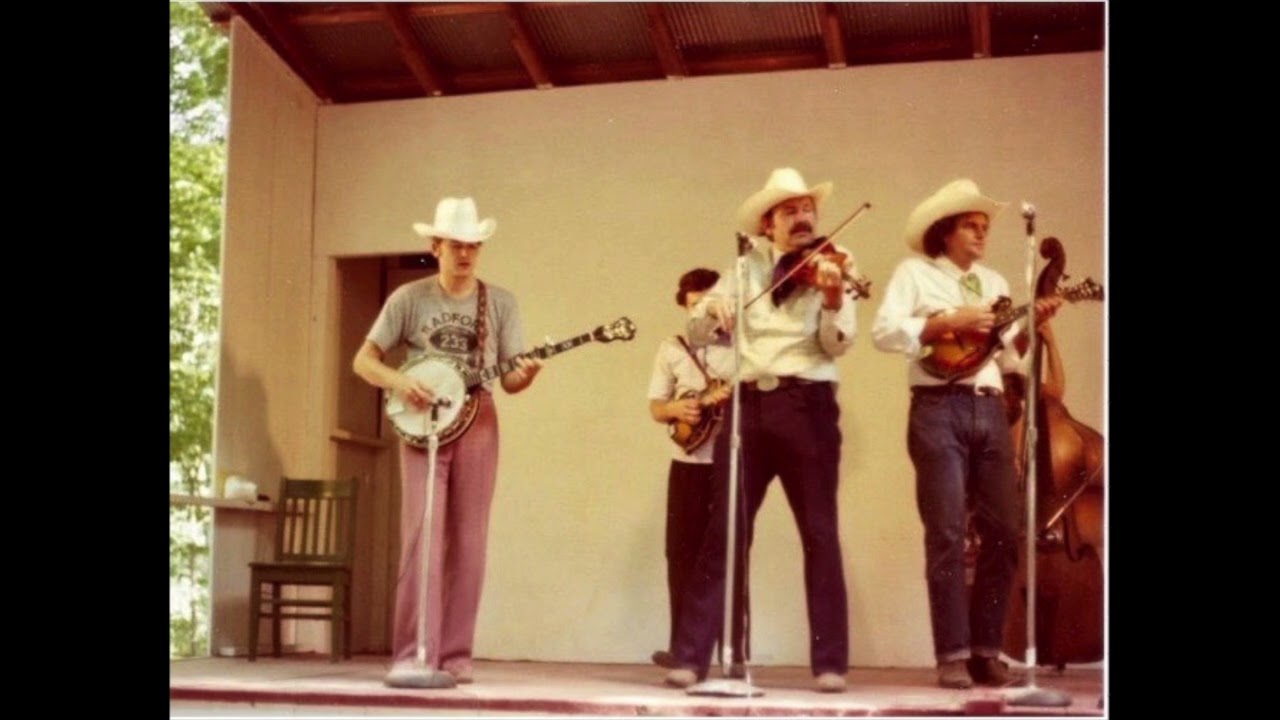 Doghouse Blues - Butch Robins, Tex Logan & Peter Rowan - Bean Blossom 1977
