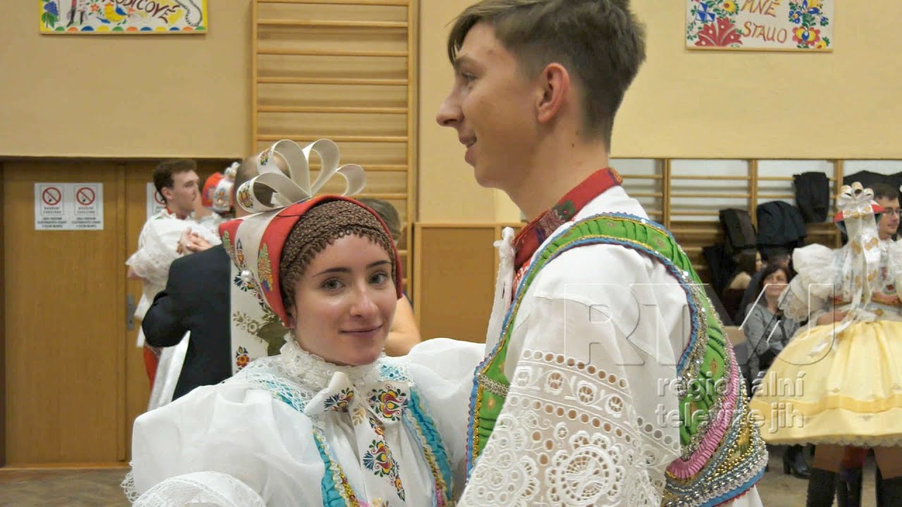 V Kosticích nový rok začíná v kroji. První sobota v lednu patří muzice a veselici