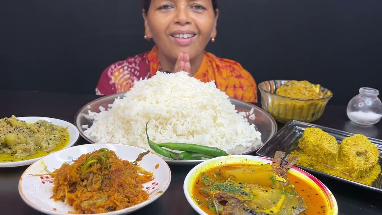 BIGBITES, EATING RICE WITH JHINGE POSTO, SORSHE ILISH, POMFRET JHAL, DAL, LOTE JHURI।।