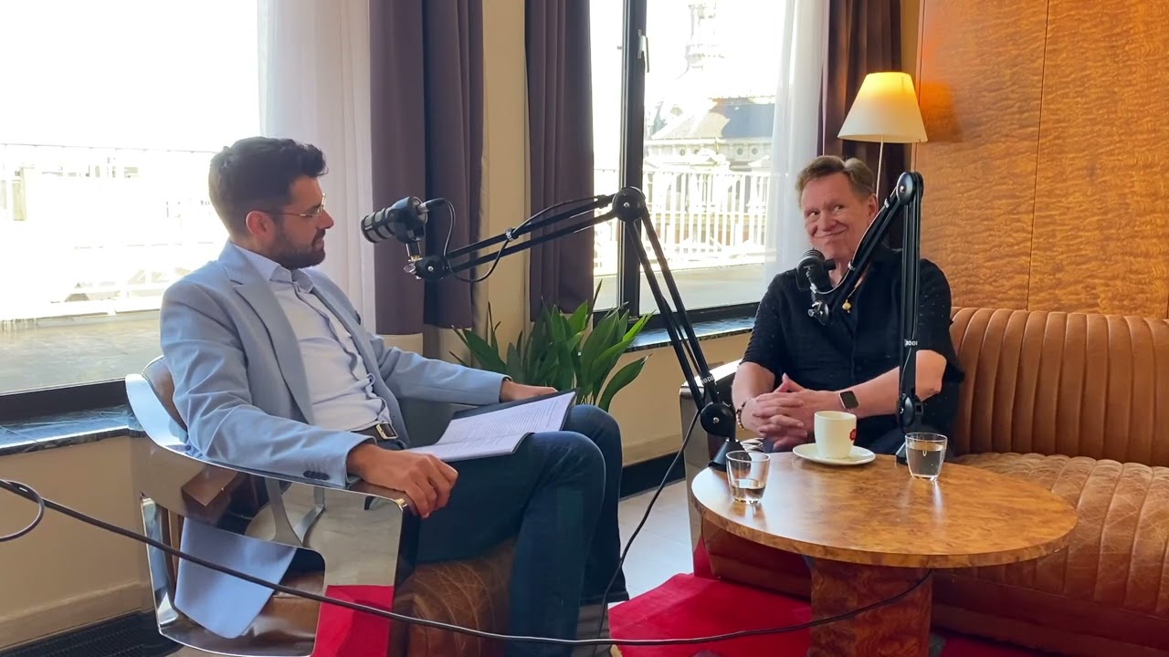 Media-icoon Koen Crucke over LGBTQ+-ouderen en eenzaamheid