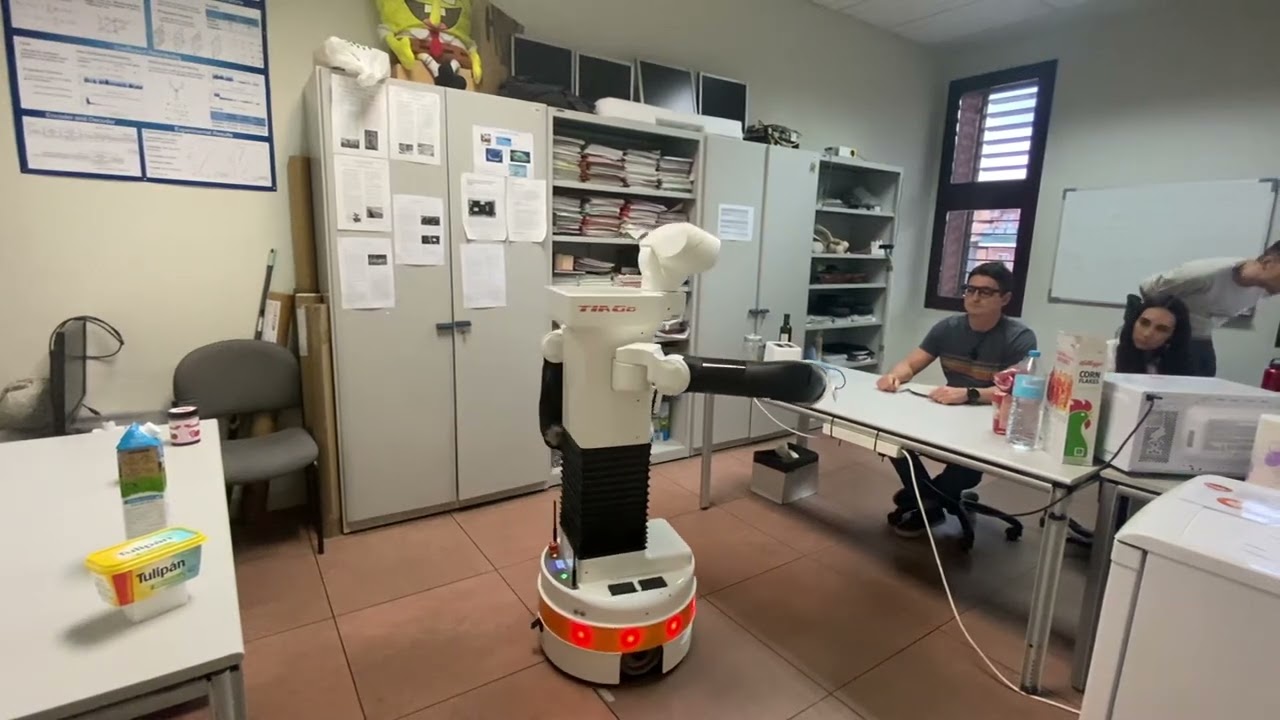 Tiago ayudando a preparar el desayuno (experimento 3)