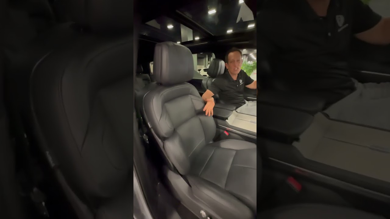 BEST NEW LUXURY SUV: 2025 Lincoln Navigator