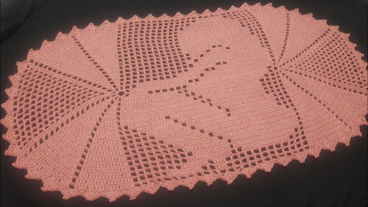 tapete oval em crochê filé mulher @Cleoartesnocroche