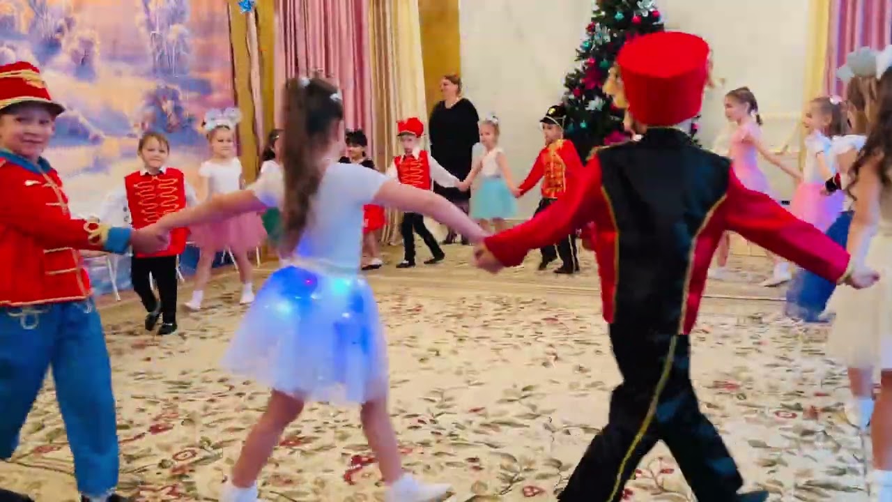 ТАНЦЕВАЛЬНЫЙ ВХОД В НОВЫЙ  ГОД 