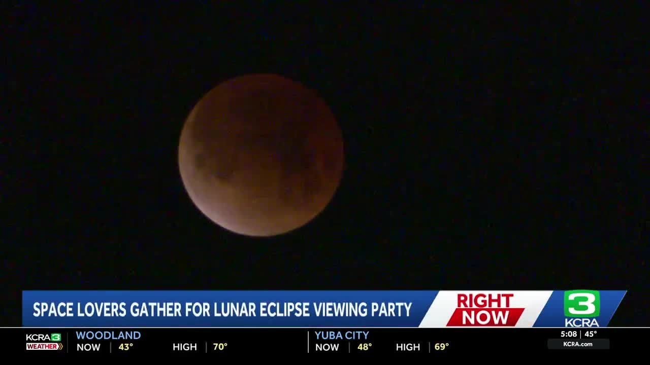 Total lunar eclipse | Space lovers in Davis gather to see moon