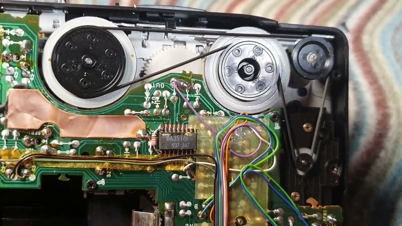 кассетный плеер AIWA HS-G57 - внешне дешёвый, но зато отлично звучащий (Made in Singapore in 1989)