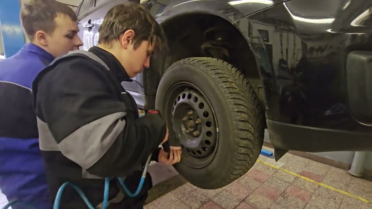 autoopravár mechanik
