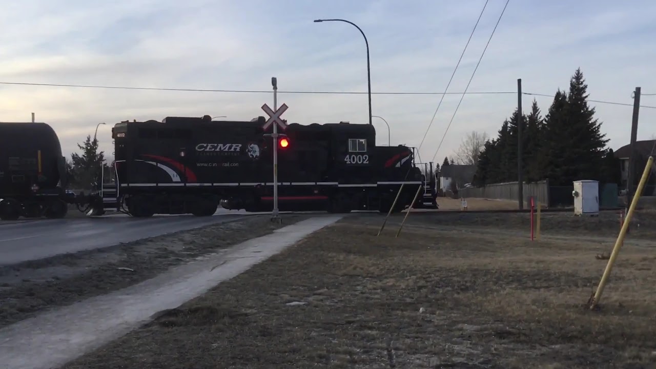 CEMR 4002 Leads a Local Train Eastbound Past Plessis Rd. (04/18/2018)