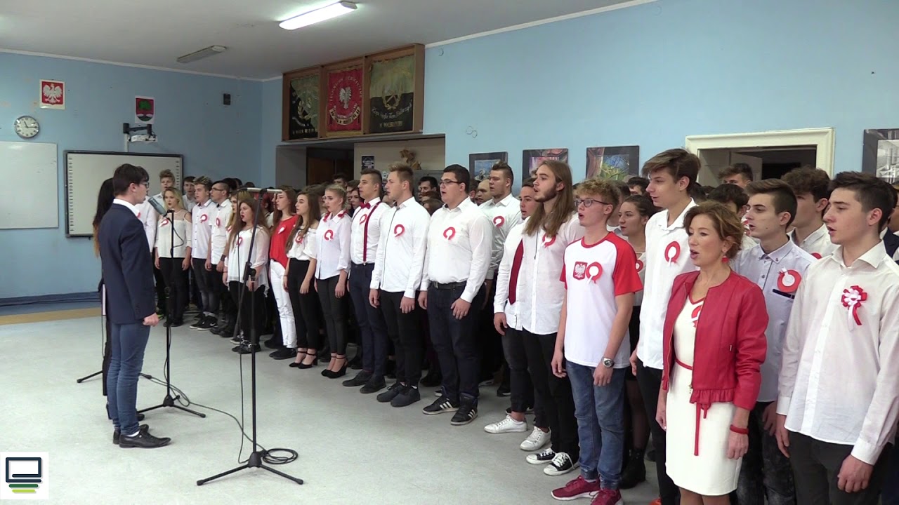 Śpiewanie hymnu narodowego w ZSP Energetyk