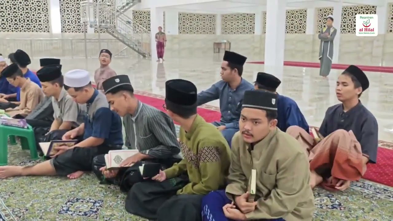 RUTINITAS SHUBUH DI BULAN RAMADHAN DIMULAI DARI KULTUM HINGGA TILAWAH DI PESANTREN AL HILAL 2 CIBIRU