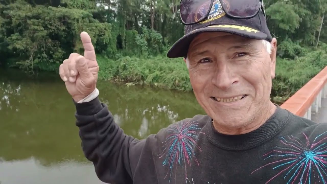 Trabajando👷 como un mulo🫏 bajo el agua y para casi nada💰 miren lo que se gana un día entero en Cuba 