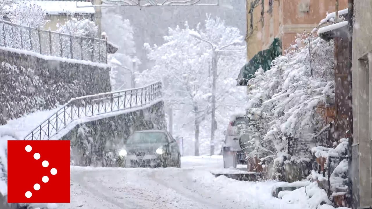 Entroterra ligure sotto la neve, intensa nevicata su Montoggio