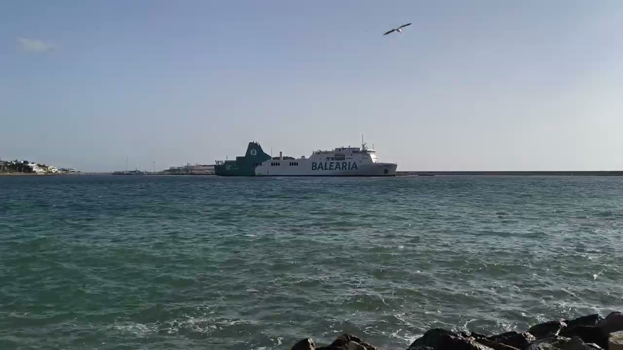 Salida del Hedy Lamarr de Baleària del Puerto de Ibiza (28/12/2025)