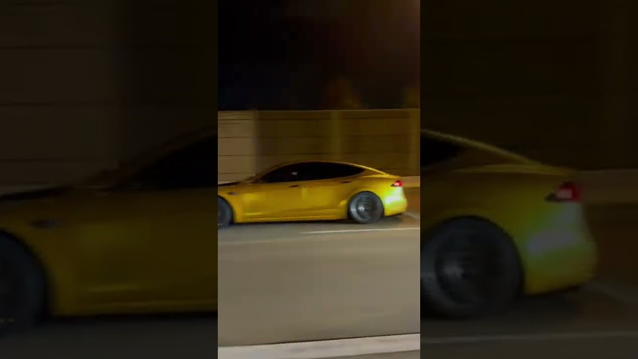 1,000hp Twin Turbo 5.0 Vs. Tesla Plaid! Mustang spinning