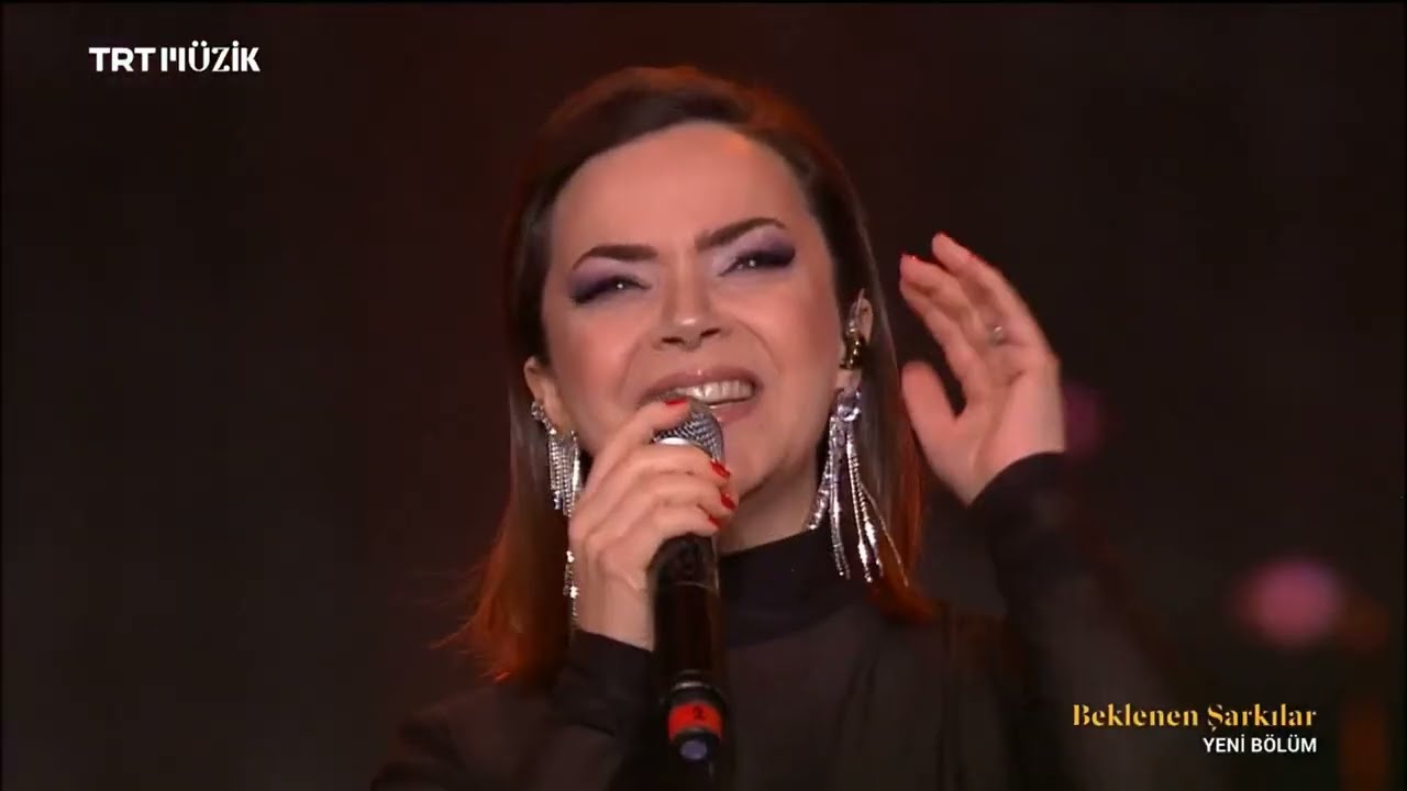Esra İçöz - Aşkına Hiç Doyum Olmaz ( TRT Müzik Beklenen Şarkılar 21 Nisan 2022)