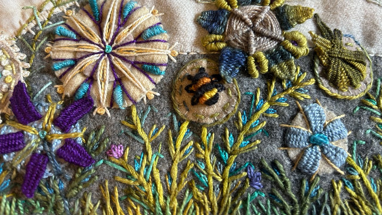 Adding a BEE to my Project Roll/Huswif 💕