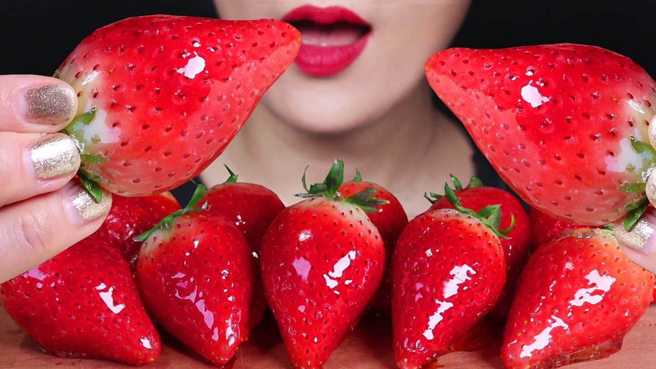 ASMR Tanghulu Candied fruits Giant Strawberry 킹스베리 탕후루 EATING SOUNDS NO TALKING Mukbang フルーツキャンディー
