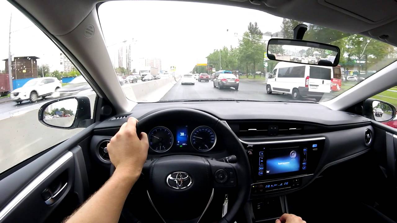 Toyota Corolla 2016 - первые метры за рулем