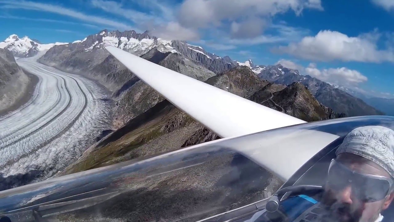 Segelflieger trifft Gleitschirmflieger am Eggishorn