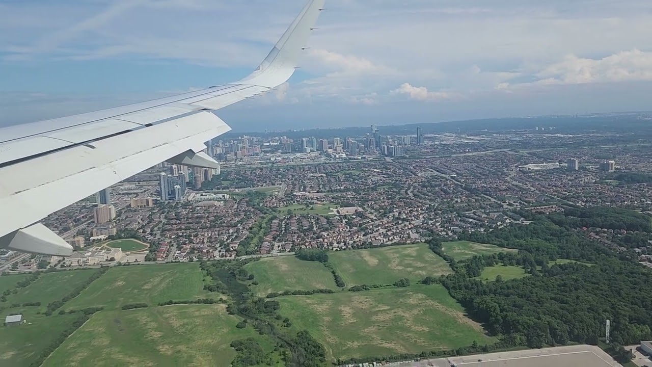 Landing in Toronto from Miami (@AmericanAirlines  ) / Aterrizando en Toronto desde Miami.