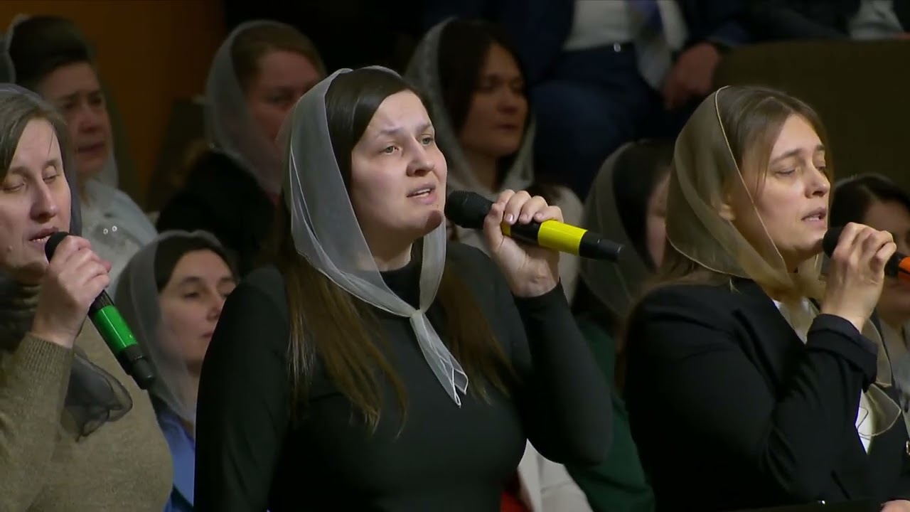 Серце батьківське щемить
