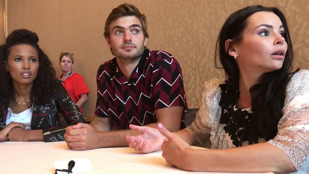 Siren - Eline Powell, Alex Roe, & Fola Evans-Akingbola - SDCC 2018