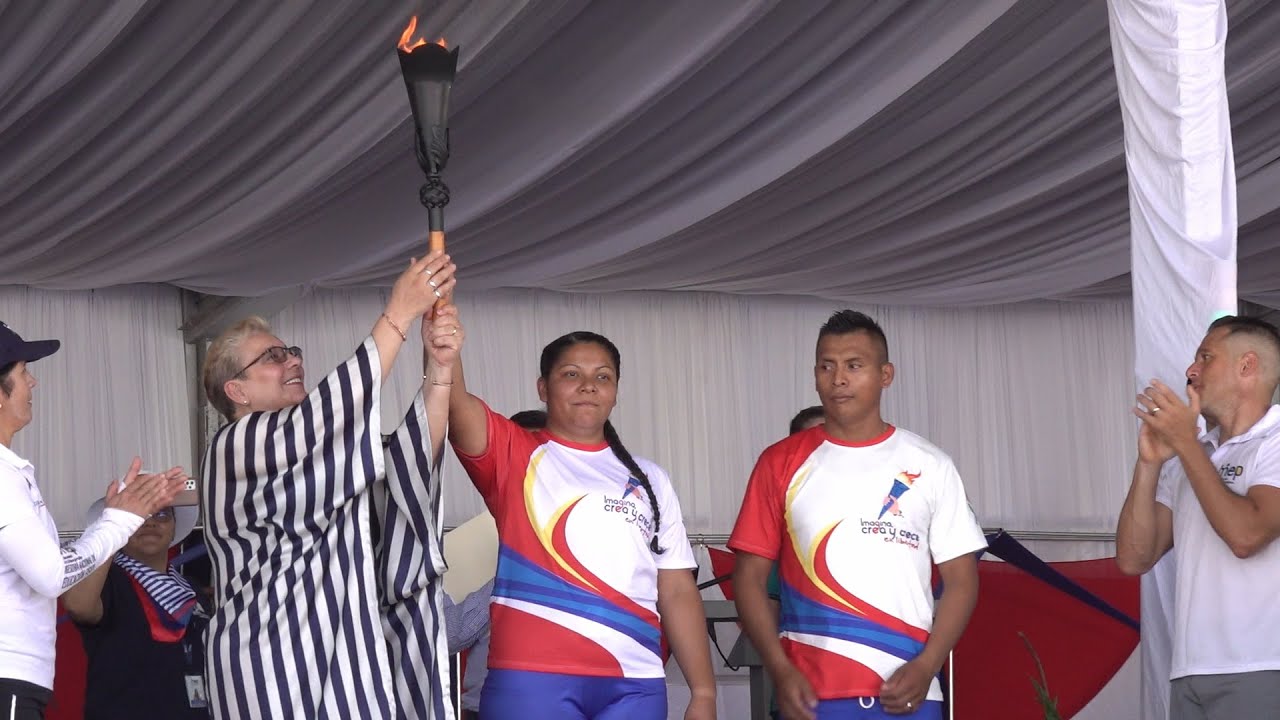 Costa Rica recibe antorcha de la libertad por parte de Nicaragua