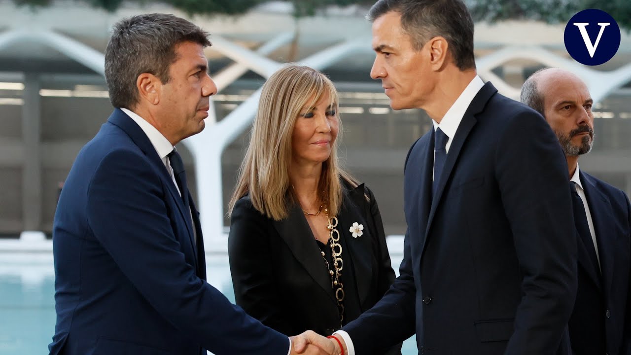 Familiares de las víctimas gritan “¡asesino!” a Carlos Mazón en su entrada al funeral
