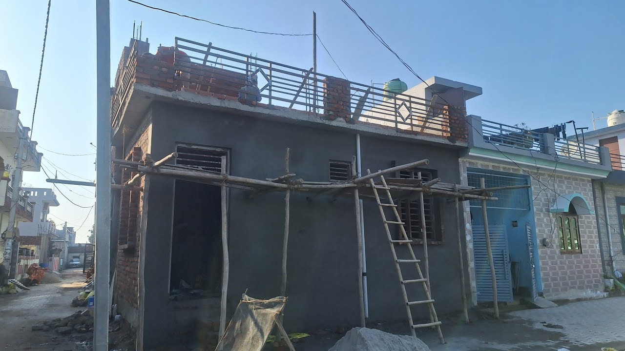 हमारे घर के काम की एक छोटी सी झलक।छत की तैयारी और मिस्त्री का काम।हमारे नए सफर की शुरुआत।