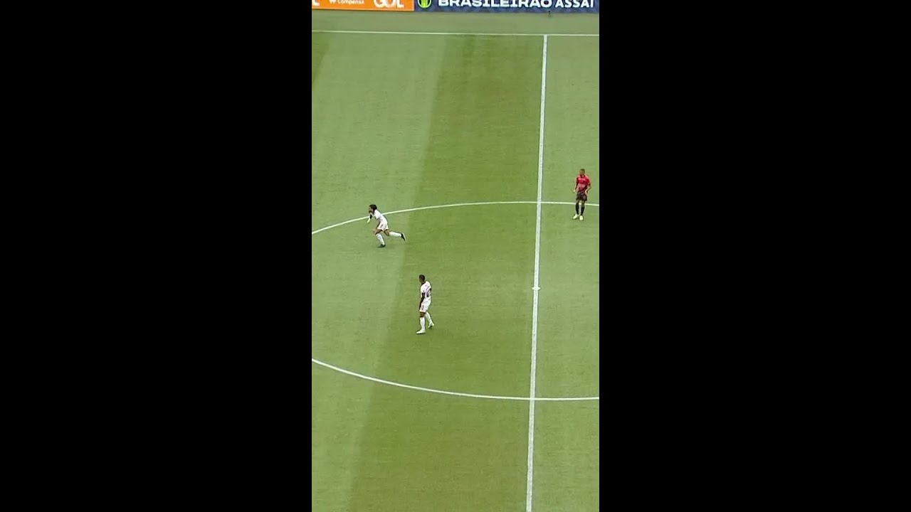 DRIBLES E PROVOCA&Ccedil;&Otilde;ES ⚽😎 ATHLETICO-PR X FLAMENGO | #SHORTS | ge.globo
