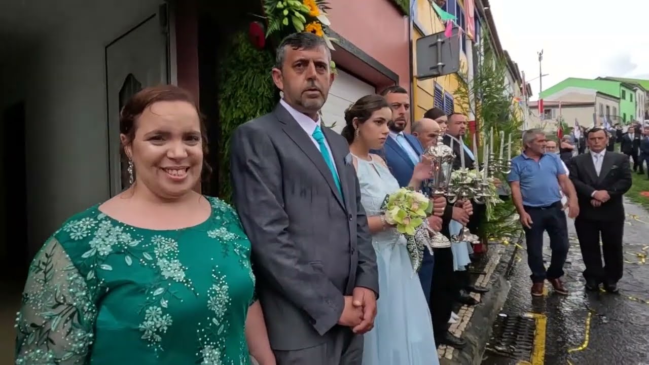 Entrega da Bandeira da Beneficência aos Novos Mordomos Hélder e Rosália Vila de Rabo de Peixe