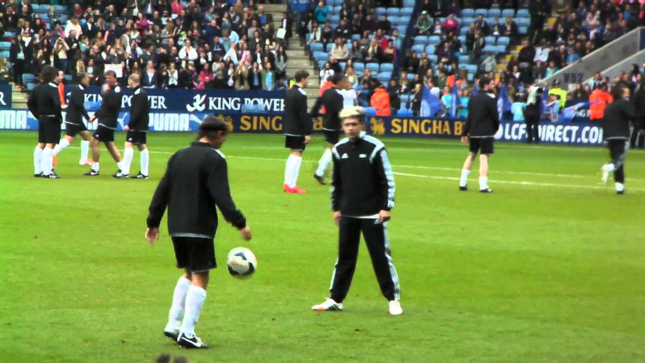 Louis and Niall One Direction football warm up
