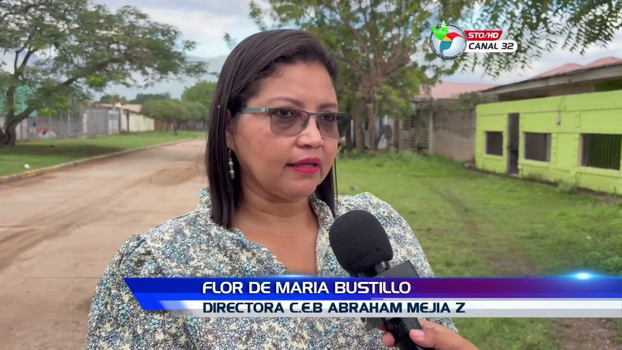Autoridades del Centro Educativo Básico Abraham Mejía Z, de la comunidad de Nerones.